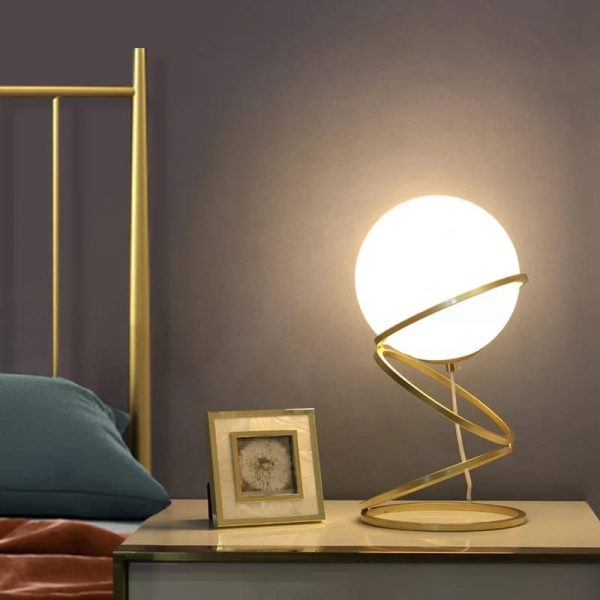 Lampu meja dekorasi samping tempat tidur hotel ruang tamu hotel