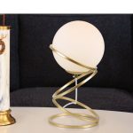 lampu meja samping tempat tidur kreatif