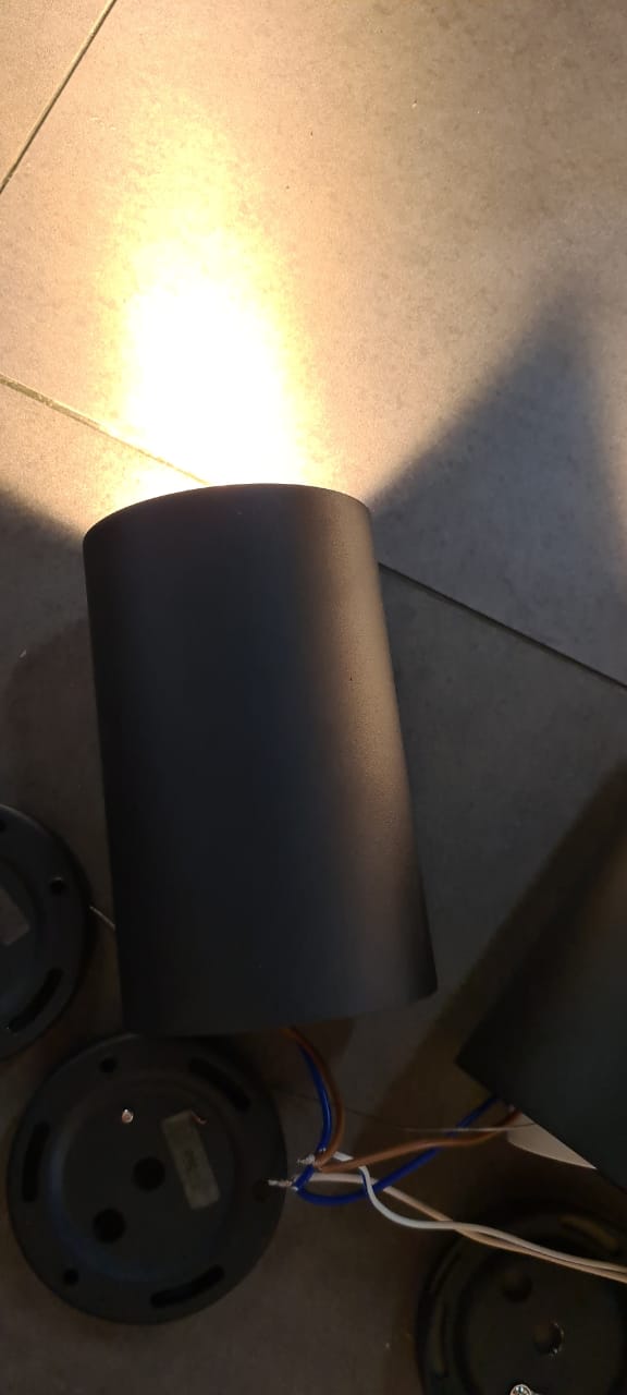 Lampu Teras Outbow Spot 18Watt 3000K Dimmable