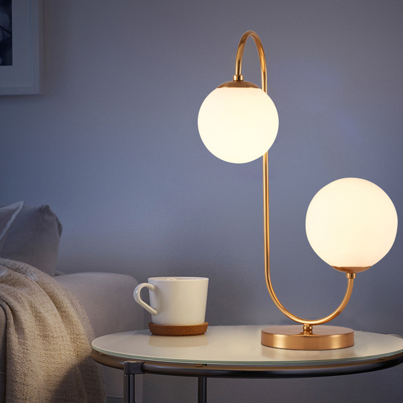 Lampu Meja Sederhana dan Hangat Nordic Modern Minimalis Kreatif