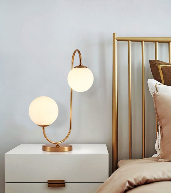 Lampu Meja Sederhana dan Hangat Nordic Modern Minimalis Kreatif Kepribadian Kaca Lampu Meja Hotel Ruang Tamu Kamar Tidur Samping Tempat Tidur Belajar