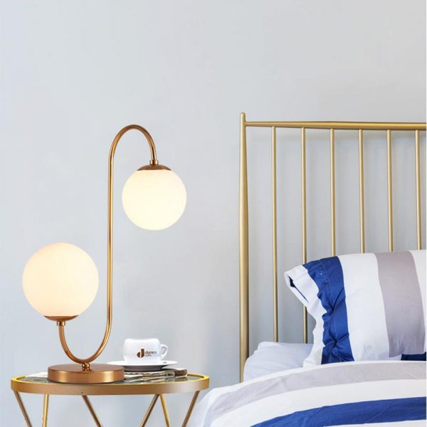 Lampu Meja Sederhana dan Hangat Nordic Modern Minimalis Kreatif Kepribadian Kaca Lampu Meja Hotel Ruang Tamu Kamar Tidur Samping Tempat Tidur Belajar
