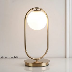 Lampu Meja Samping Tempat Tidur Bola Kaca Logam Lampu Meja Hias