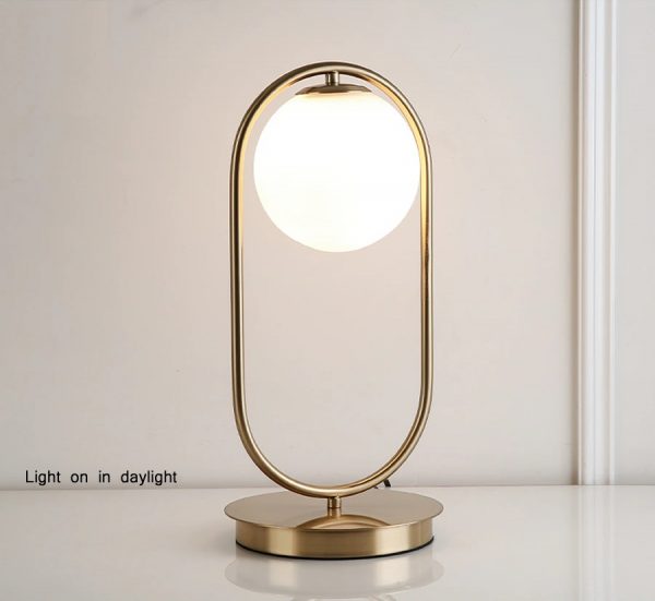 Lampu Meja Samping Tempat Tidur Bola Kaca Logam Lampu Meja Hias