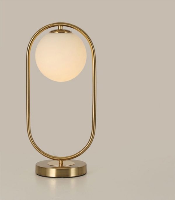 Nordic Modern Minimalis Kepribadian Model Kreatif Belajar Kamar Tidur Lampu Meja Samping Tempat Tidur Bola Kaca Logam Lampu Meja Hias