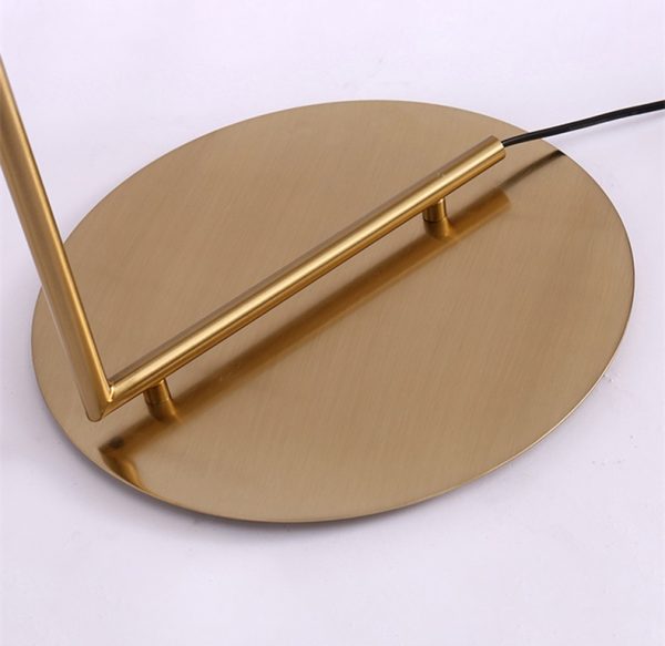 Lampu Lantai Desain Nordic Lampu LED Modern Lampu Lantai Tinggi Daging Emas untuk Dekorasi Ruang Tamu Lampu Berdiri Kap Lampu Kaca