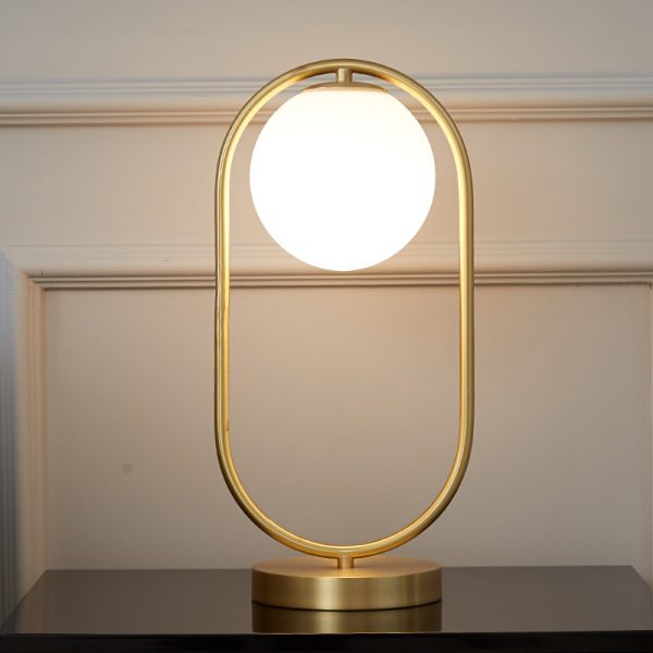 Nordic Modern Minimalis Kepribadian Model Kreatif Belajar Kamar Tidur Lampu Meja Samping Tempat Tidur Bola Kaca Logam Lampu Meja Hias