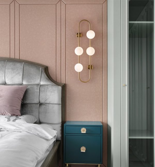 Bola kaca baru Nordic minimalis kreatif dinding latar belakang ruang tamu di atas kamar samping tempat tidur desainer lampu dinding kacang ajaib