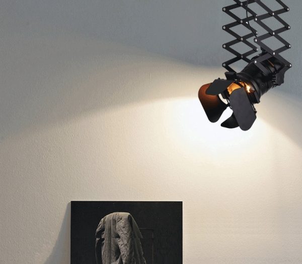 Lampu Gantung teleskopik sorot trek empat daun toko pakaian kantor