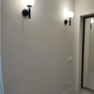 Lampu Dinding Kaca Globe Putih Susu Modern E27 Bohlam Hitam