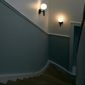 Lampu Dinding Kaca Globe Putih Susu Modern E27 Bohlam Hitam